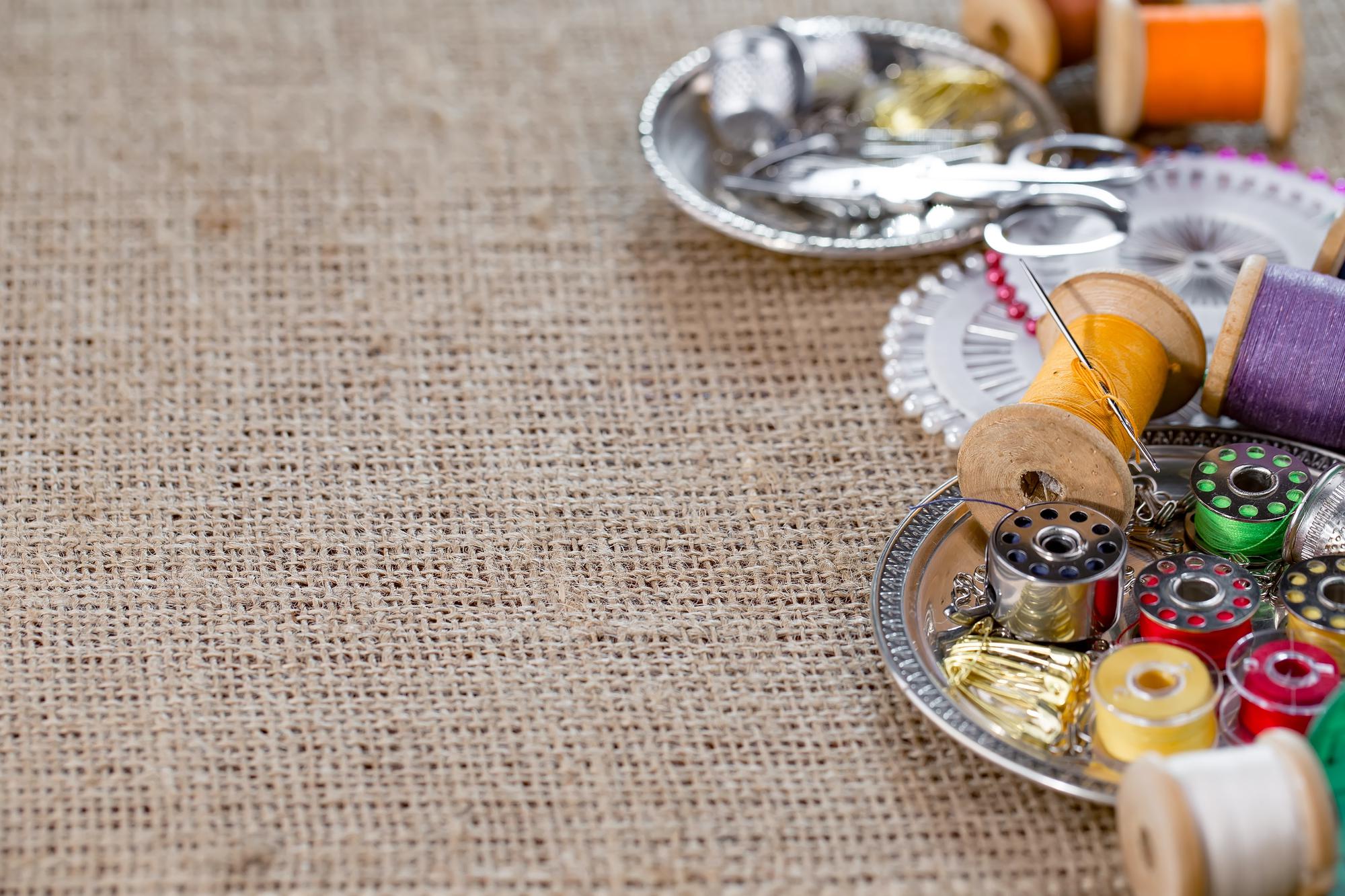 Workshop table with threads and hoop